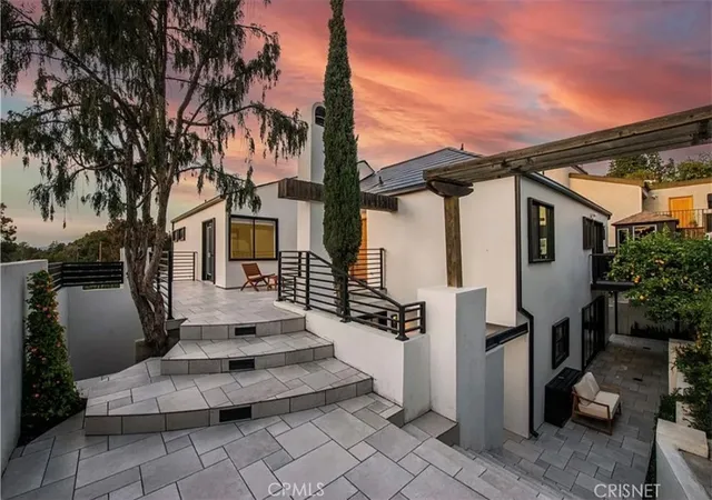 1st image of 2650 Lisco Pl, Los Angeles, CA 90046 | MLS# SR25250072