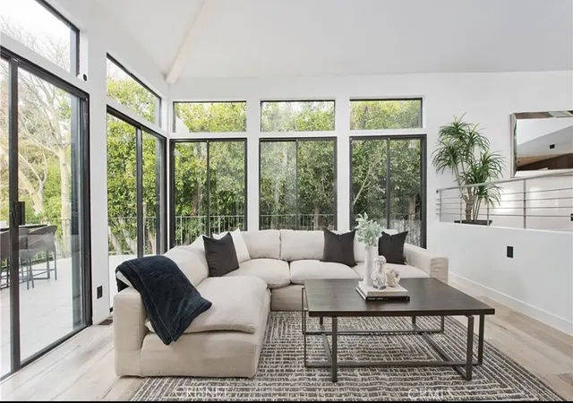 3rd image of 2650 Lisco Pl, Los Angeles, CA 90046 | MLS# SR25250072