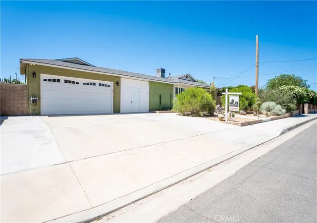 3rd image of 4552 W Avenue L12, Lancaster, CA 93536 | MLS# SR25262697