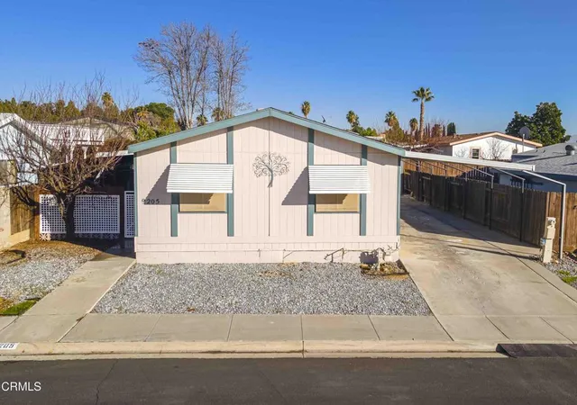 Photo 2 of Manufactured home for sale at 9205 Eastwind Cir, Bakersfield, CA 93306 | MLS# V1-33455 | Listing updated on 2026-10-03