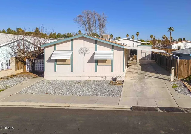 Photo 3 of Manufactured home for sale at 9205 Eastwind Cir, Bakersfield, CA 93306 | MLS# V1-33455 | Listing updated on 2026-10-03