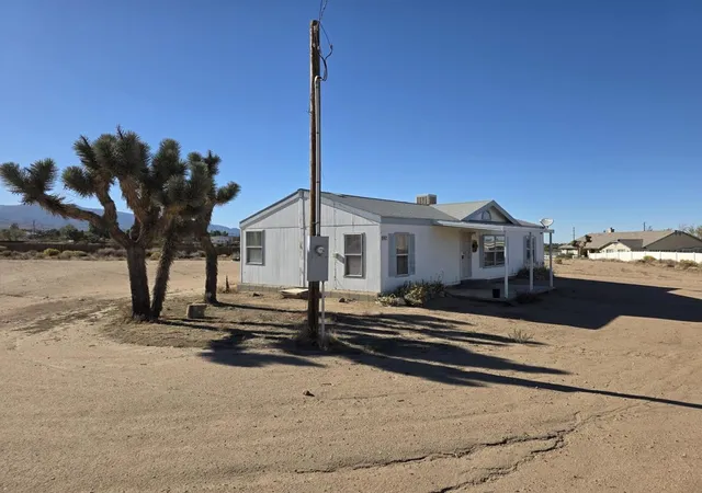 1st image of 9572 Smith Rd, Phelan, CA 92371 | MLS# 219138969DA