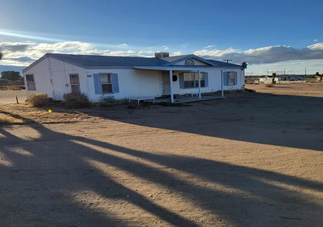 2nd image of 9572 Smith Rd, Phelan, CA 92371 | MLS# 219138969DA