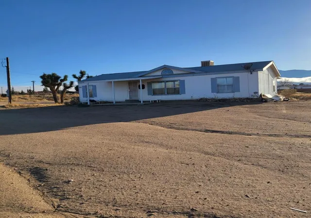 3rd image of 9572 Smith Rd, Phelan, CA 92371 | MLS# 219138969DA
