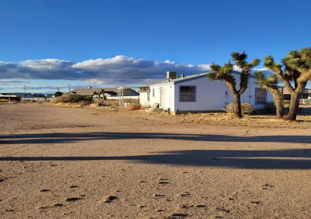 4th image of 9572 Smith Rd, Phelan, CA 92371 | MLS# 219138969DA