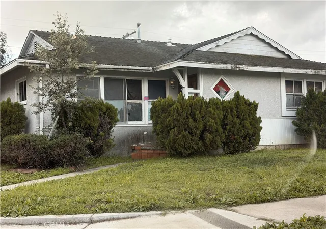 Photo 1 of Single family home for sale at 140 W Bort, Long Beach, CA 90805 | MLS# PW25263343 | Listing updated on 2026-09-28