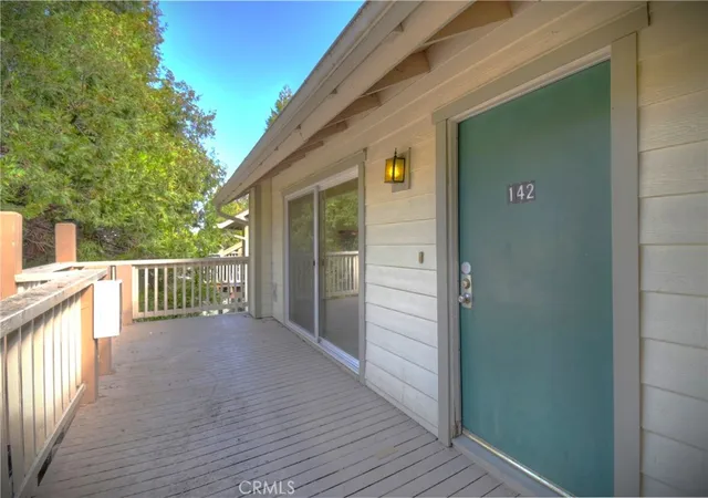 1st image of 142 Rockledge Ln, Lake Arrowhead, CA 92352 | MLS# IG25262490