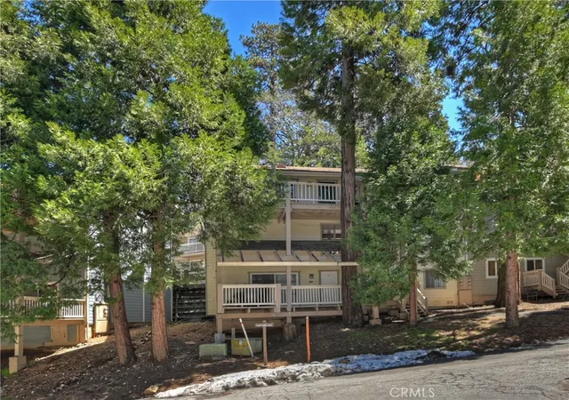 3rd image of 142 Rockledge Ln, Lake Arrowhead, CA 92352 | MLS# IG25262490