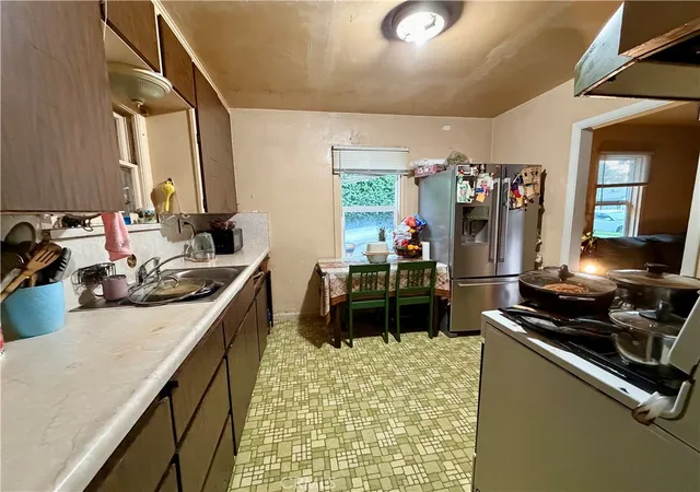 4th image of 313 S K, Madera, CA 93637 | MLS# MD25263360
