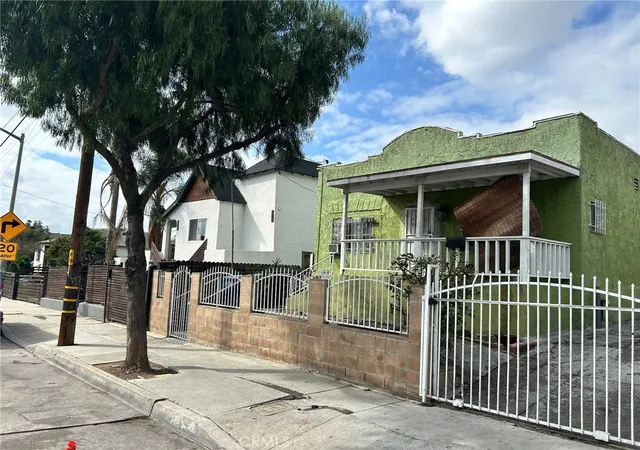 Photo 1 of Sale Pending at 3365 City Ter, Los Angeles, CA 90063 | MLS# CV25263564 | Listing updated on 2026-03-23