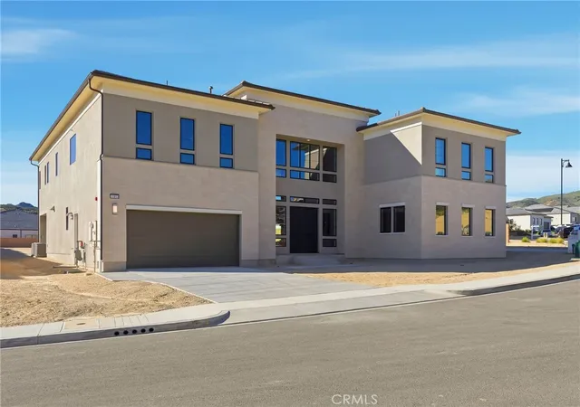 Photo 1 of Sale Pending at 11913 Red Hawk Ln, Northridge, CA 91326 | MLS# SR25262456 | Listing updated on 2026-02-02