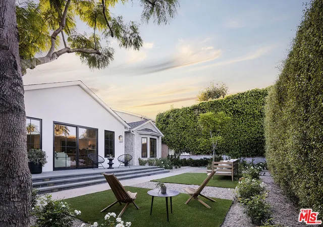 Photo 3 of Single family home for sale at 2515 Marguerita Ave, Santa Monica, CA 90402 | MLS# 25621111 | Listing updated on 2026-09-25