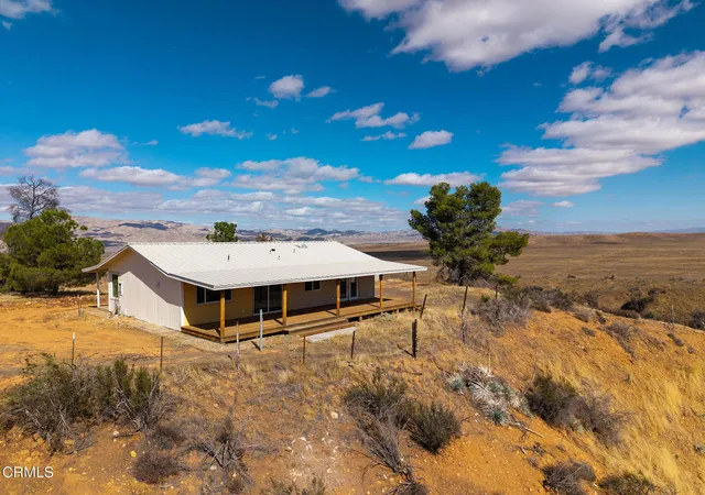 Homes for sale in New Cuyama, CA | 7451 Foothill Rd, New Cuyama, CA 93254 | MLS# V1-33483