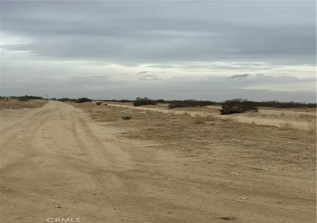 Photo 4 of Land for sale at 0 Vic Ave R6 225 Ste, Palmdale, CA 93591 | MLS# SR25264151 | Listing updated on 2026-03-30