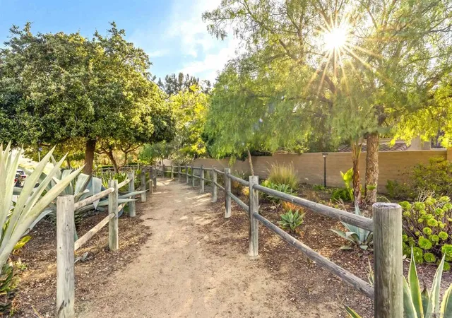 15th image of 14520 Camino De La Luna #5, San Diego, CA 92127 | MLS# 250044476SD