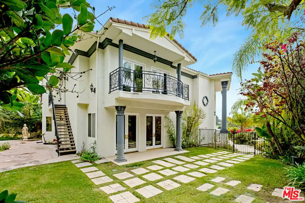 Photo 1 of Mansion for sale at 2997 Beverly Glen Cir, Los Angeles, CA 90077 | MLS# 25621371 | Listing updated on 2026-07-31