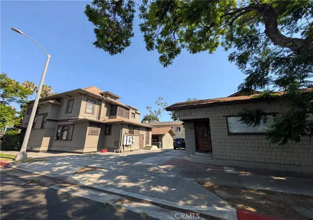 Photo 4 of Single family home for sale at 408 E Del Mar Blvd, Pasadena, CA 91101 | MLS# GD25264484 | Listing updated on 2026-05-22