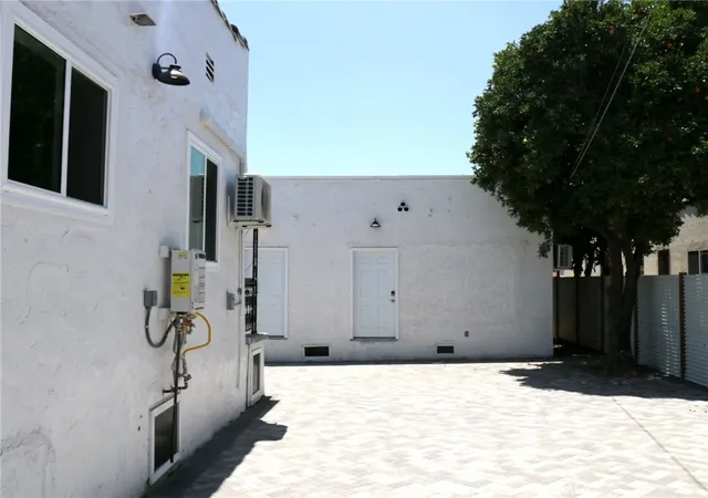 3rd image of 2437 Houston, Los Angeles, CA 90033 | MLS# PW25264645