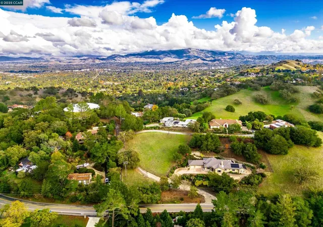 Photo 3 of Land for sale at 8 Gable Ln, Lafayette, CA 94549 | MLS# 41118037 | Listing updated on 2026-05-10