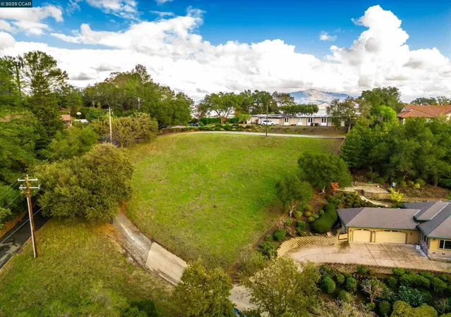 Photo 3 of Land for sale at 8 Gable Ln, Lafayette, CA 94549 | MLS# 41118037 | Listing updated on 2026-05-10