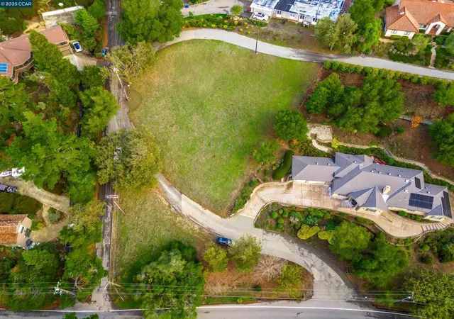 Photo 4 of Land for sale at 8 Gable Ln, Lafayette, CA 94549 | MLS# 41118037 | Listing updated on 2026-05-10
