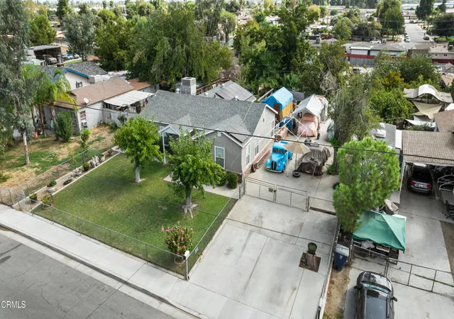 Photo 27 of Single family home for sale at 2304 San Marino Dr, Bakersfield, CA 93309 | MLS# V1-33518 | Listing updated on 2026-04-03