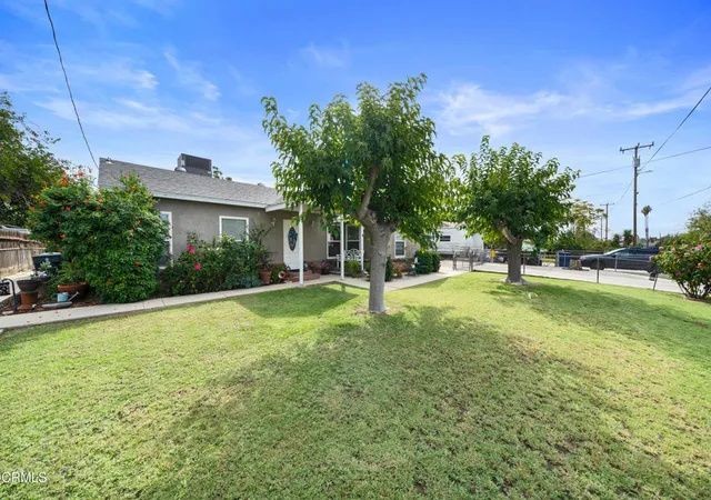 Photo 2 of Single family home for sale at 2304 San Marino Dr, Bakersfield, CA 93309 | MLS# V1-33518 | Listing updated on 2026-04-03