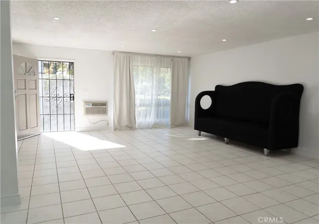 3rd image of 14802 Newport Ave #2B, Tustin, CA 92780 | MLS# IV25264433