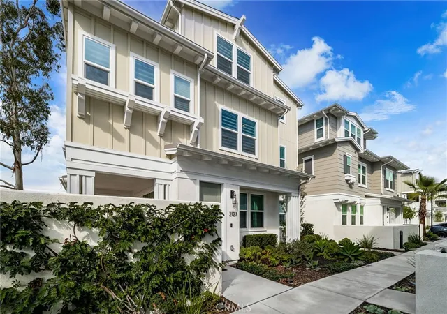 Photo 1 of Sale Pending at 2127 Cresta, Newport Beach, CA 92660 | MLS# PW25265639 | Listing updated on 2026-06-19
