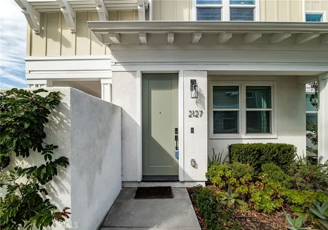 Photo 2 of Sale Pending at 2127 Cresta, Newport Beach, CA 92660 | MLS# PW25265639 | Listing updated on 2026-06-19