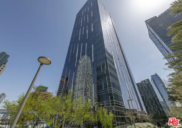 Photo 2 of Condo for sale at 877 Francisco St #919, Los Angeles, CA 90017 | MLS# 25622271 | Listing updated on 2026-03-29