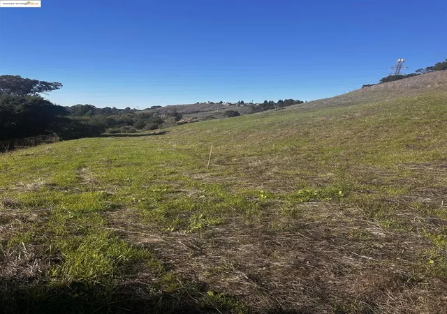 13th image of 7 Abbey Ln, El Sobrante, CA 94803 | MLS# 41118207