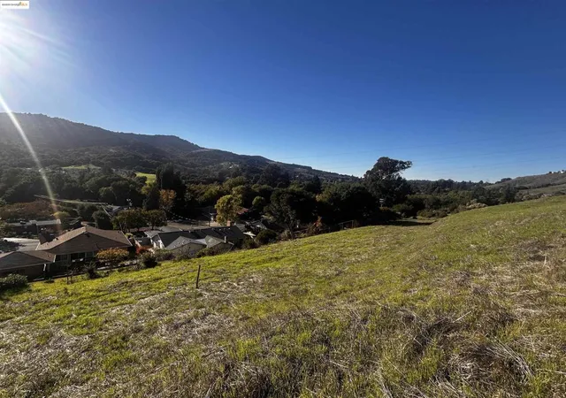 3rd image of 7 Abbey Ln, El Sobrante, CA 94803 | MLS# 41118207