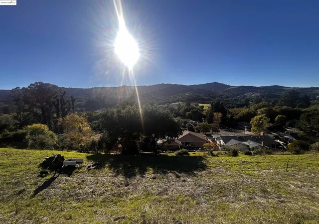 5th image of 7 Abbey Ln, El Sobrante, CA 94803 | MLS# 41118207