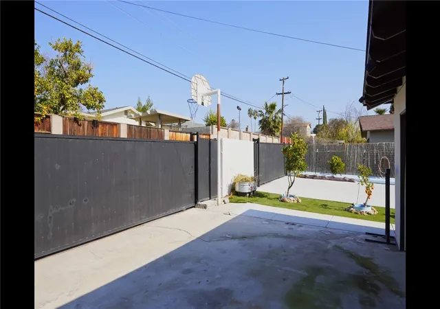 Homes for sale in Bakersfield, CA | 3206 Candlewood Dr, Bakersfield, CA 93306 | MLS# SR25268356