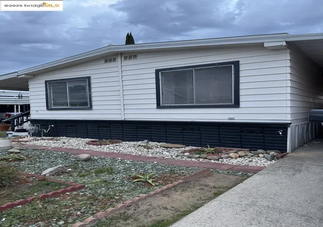 Photo 2 of Manufactured home for sale at 30 Calle Susana, Elk Grove, CA 95624 | MLS# 41118429 | Listing updated on 2026-05-23