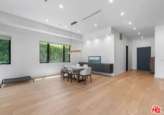 5th image of 3932 Glencoe Ave, Venice, CA 90291 | MLS# 25624015