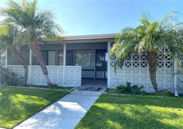 3rd image of 13265 Del Monte Dr, M12-35E, Seal Beach, CA 90740 | MLS# PW25268627