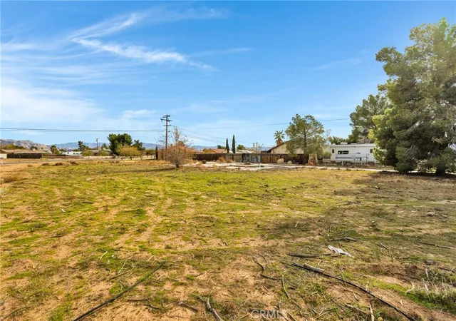 2nd image of 16693 Navajo, Apple Valley, CA 92307 | MLS# HD25268937