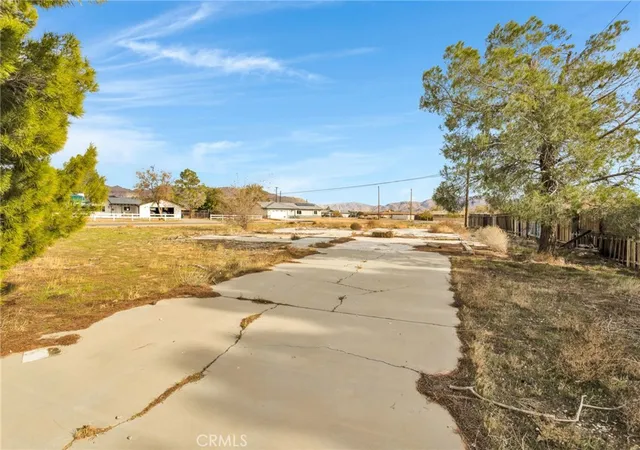 5th image of 16693 Navajo, Apple Valley, CA 92307 | MLS# HD25268937