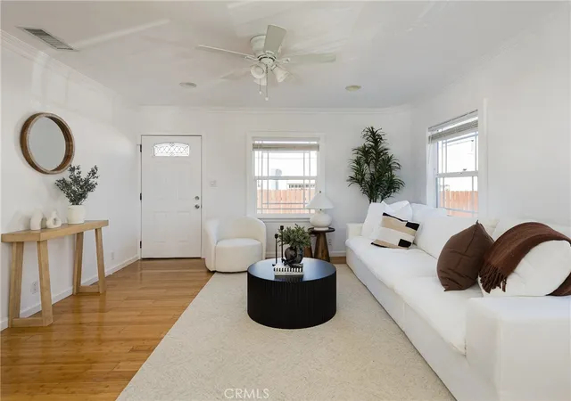 Photo 4 of House for sale at 3211 Cattaraugus Ave, Los Angeles, CA 90034 | MLS# SB25265827 | Listing updated on 2026-05-18
