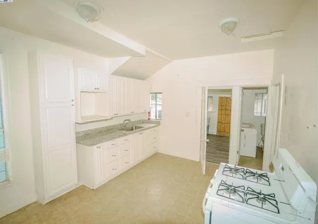 5th image of 866 Isabella St, Oakland, CA 94607 | MLS# 41118529