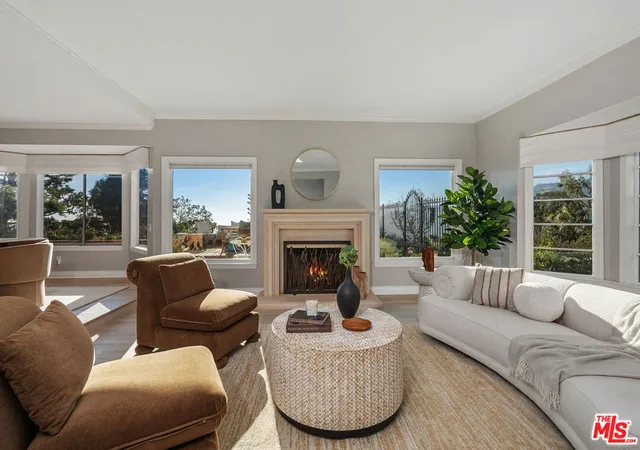 Homes for sale in Malibu, CA | 23255 W Paloma Blanca Dr, Malibu, CA 90265 | MLS# 25620261