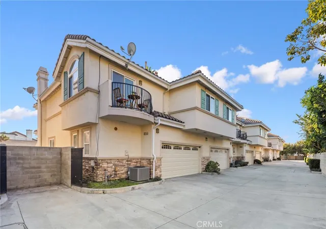 Photo 3 of Sale Pending at 841 S Greenwood #D, Montebello, CA 90640 | MLS# WS25269375 | Listing updated on 2026-10-06