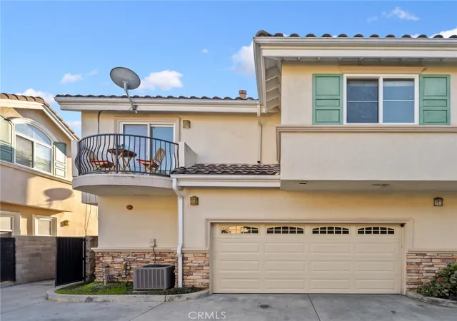 Photo 3 of Sale Pending at 841 S Greenwood #D, Montebello, CA 90640 | MLS# WS25269375 | Listing updated on 2026-10-06