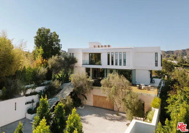 2nd image of 16187 Royal Oak Rd, Encino, CA 91436 | MLS# 25619317