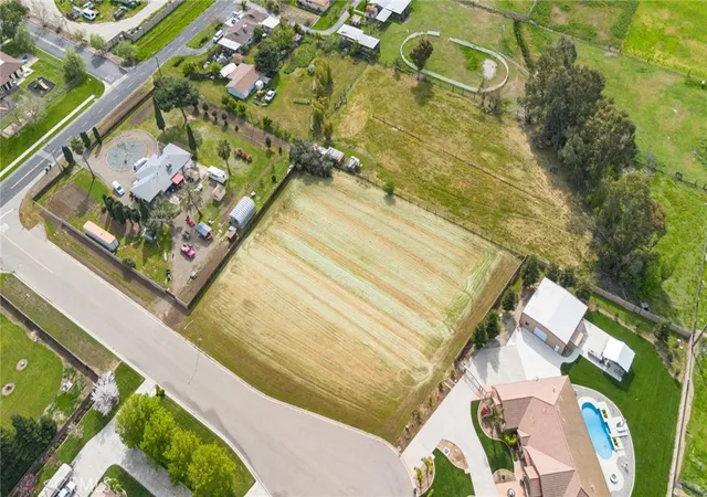 3rd image of 965 N Bryant Ct, Merced, CA 95341 | MLS# MC25270339