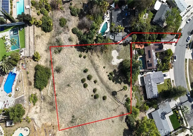 2nd image of 20713 Collins St, Woodland Hills, CA 91367 | MLS# GD25270353