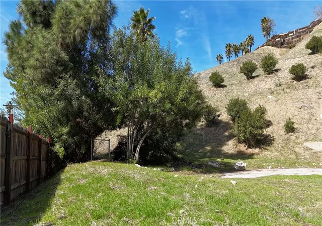 Photo 4 of Land for sale at 20713 Collins St, Woodland Hills, CA 91367 | MLS# GD25270353 | Listing updated on 2026-10-02