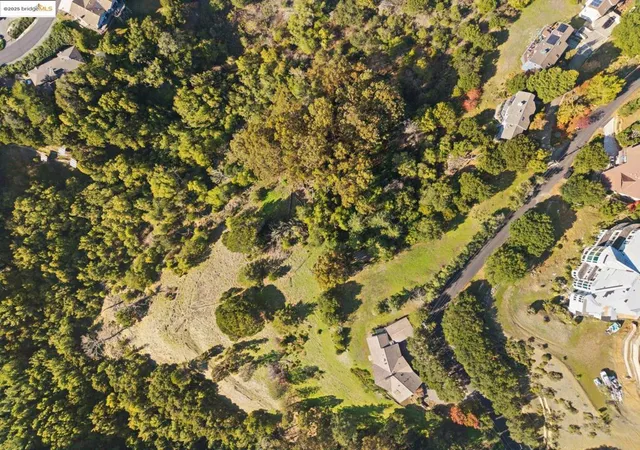 Photo 1 of Land for sale at 11330 Lochard St, Oakland, CA 94605 | MLS# 41118718 | Listing updated on 2026-09-27